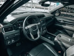 Rent GMC Yukon Dashboard
