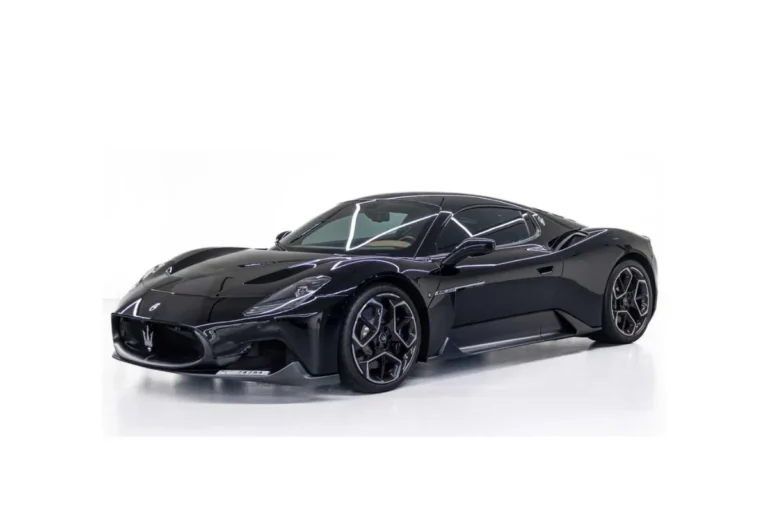 rent Maserati MC20 in Dubai