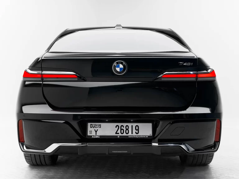 BMW 740i Back